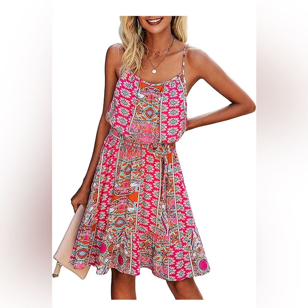 Spaghetti dress with adjustable straps and a belt.